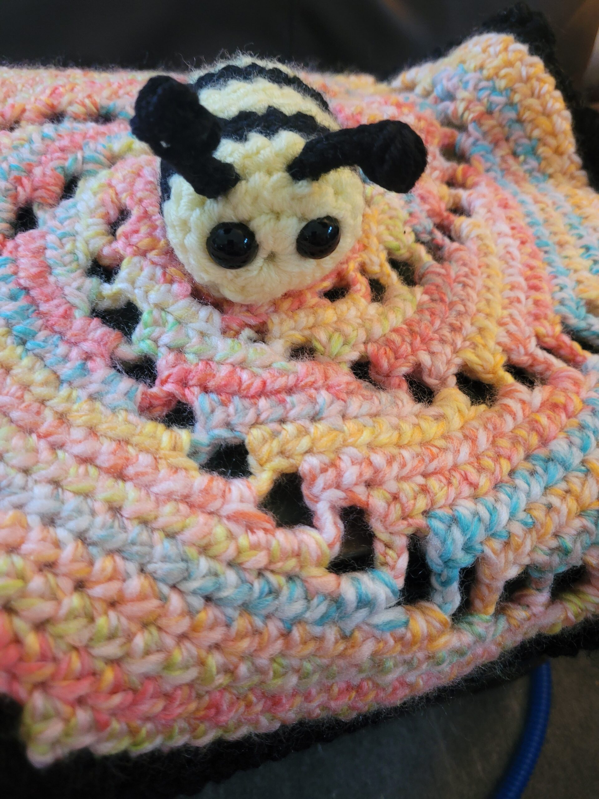 Honey Hugs Bee Lovey - Image 2